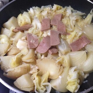 スパムdeじゃが芋キャベツ玉ねぎの旨煮♪